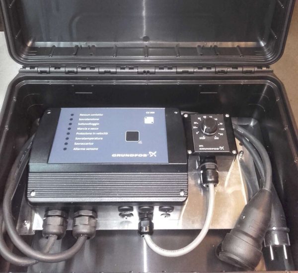Steuereinheit CU 300 für Grundfos SQE Pumpen mit Potentiometer betriebsfertig im Outdoor-Koffer